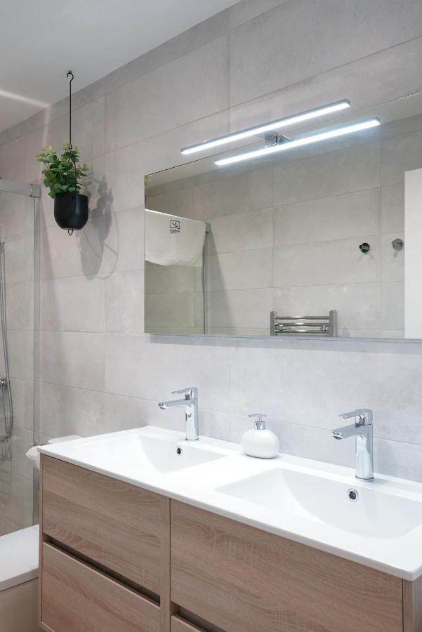 Apartaments La Rambla - Arbequina - 6 Persones Корнуделья Экстерьер фото